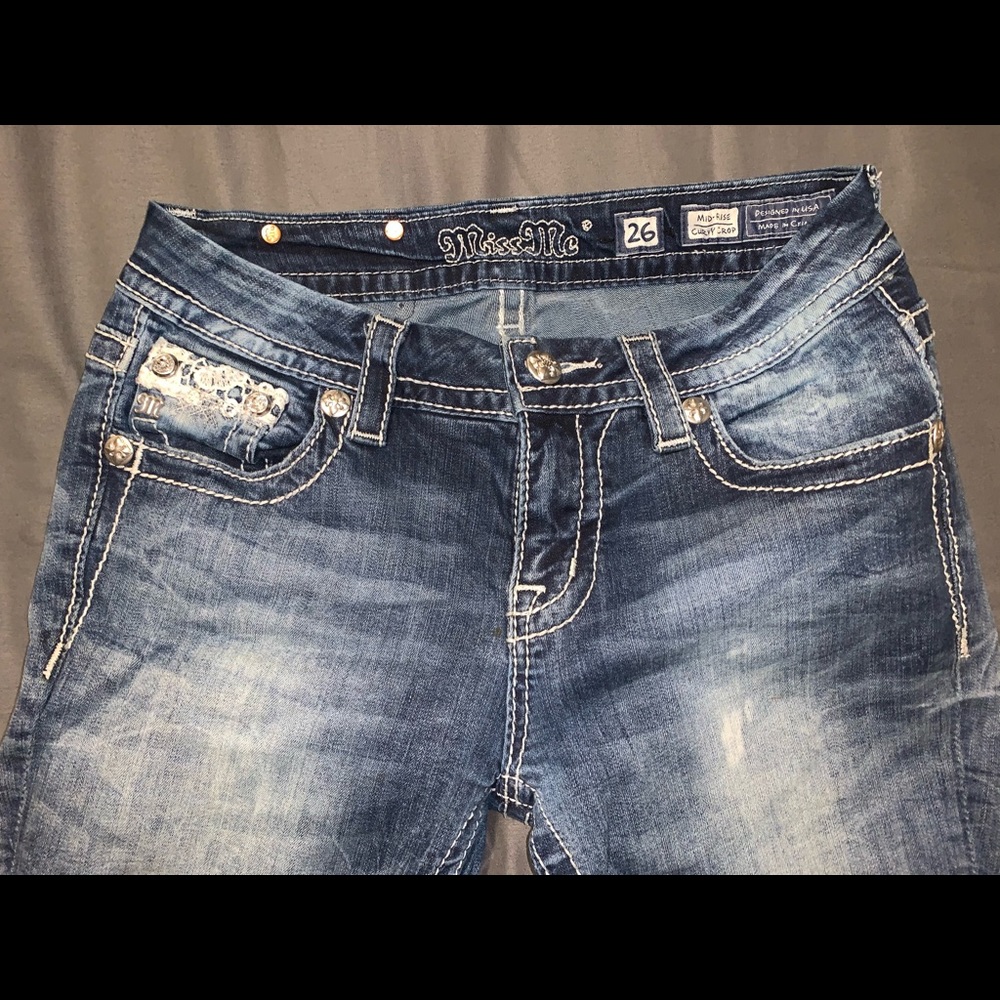 Buckle Jeans Miss Me Mid Rise Crop Size 26